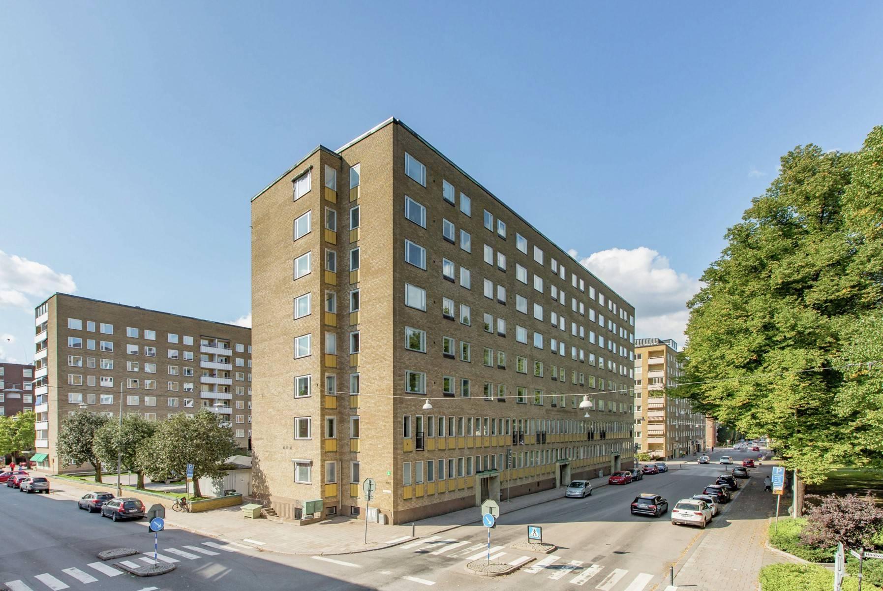 En bild för en kolumn om Nyrenoverade lägenheter med citynära läge