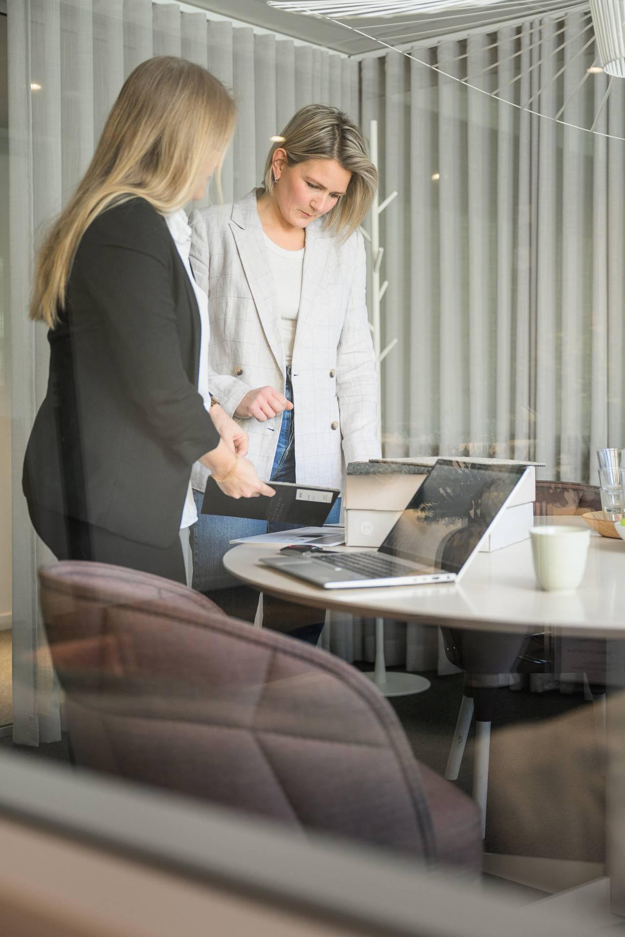 En bild för ett segment om Kontor